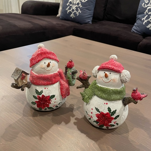 ❌ Set of 2 Snowmen with Poinsettia Design by Valerie Parr Hill - Picture 1 of 9